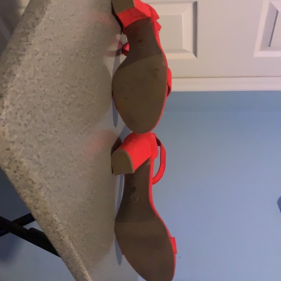 Red heels - Picture 2 of 5